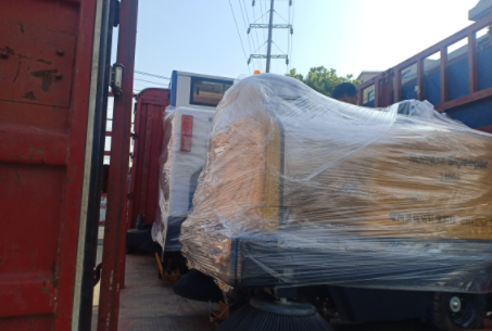 南京某五金機(jī)電公司采購(gòu)電動(dòng)掃地機(jī)