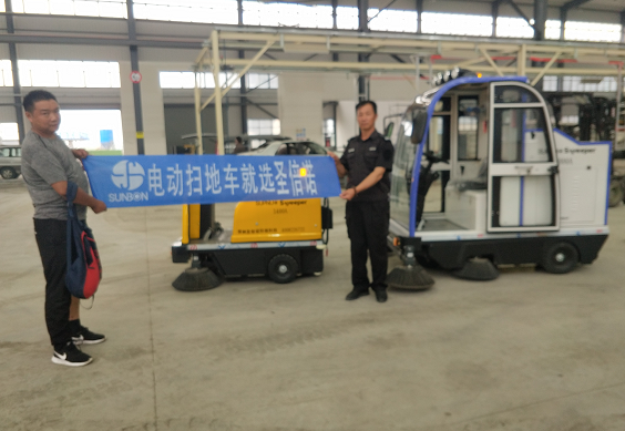 電動掃地機(jī)順利交付浙江湖州某汽車設(shè)備廠