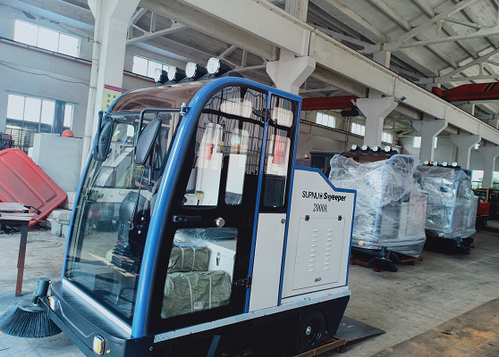 天津方特樂園采購2000A電動掃地車