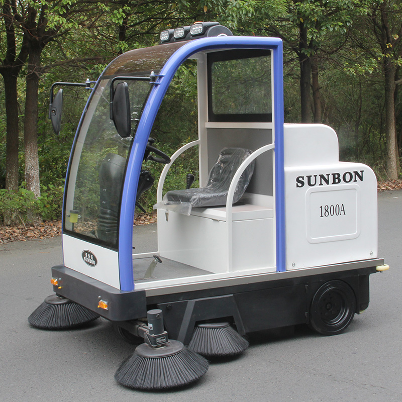 全封閉電動掃地機制造廠家