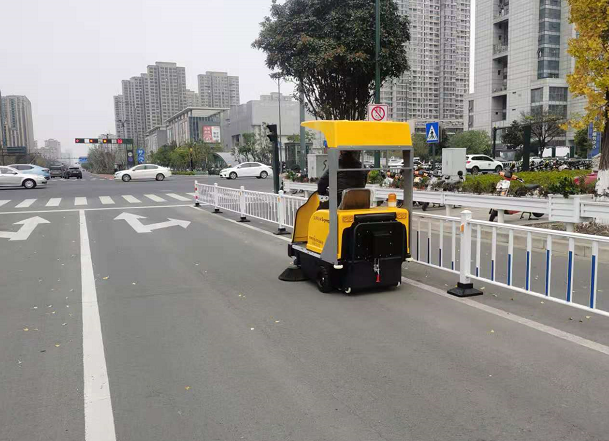 駕駛式掃地機在常州工程職業技術學院的使用案例 駕駛式掃地機在常州工程職業技術學院的使用案例