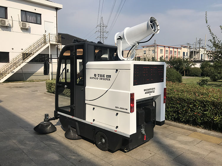 校園里使用學(xué)校電動掃地機清潔的效果怎么樣