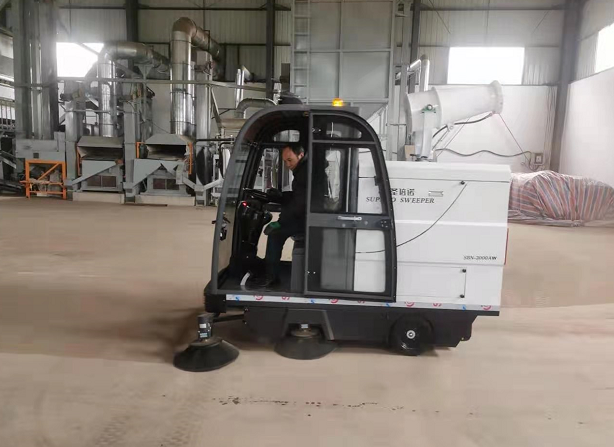 江蘇電動式掃地車選擇圣倍諾