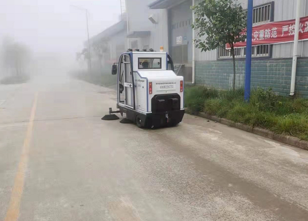 環衛部門都在用電動清掃車搞衛生 環衛部門都在用電動清掃車搞衛生