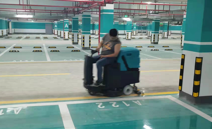 地下車庫(kù)專用駕駛式洗地機(jī)