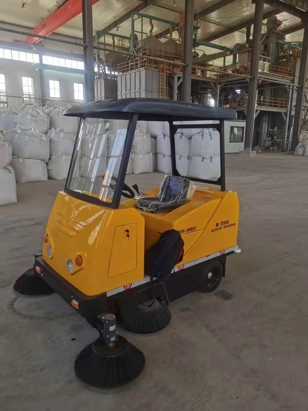 為什么電動清掃車更適合工廠車間？