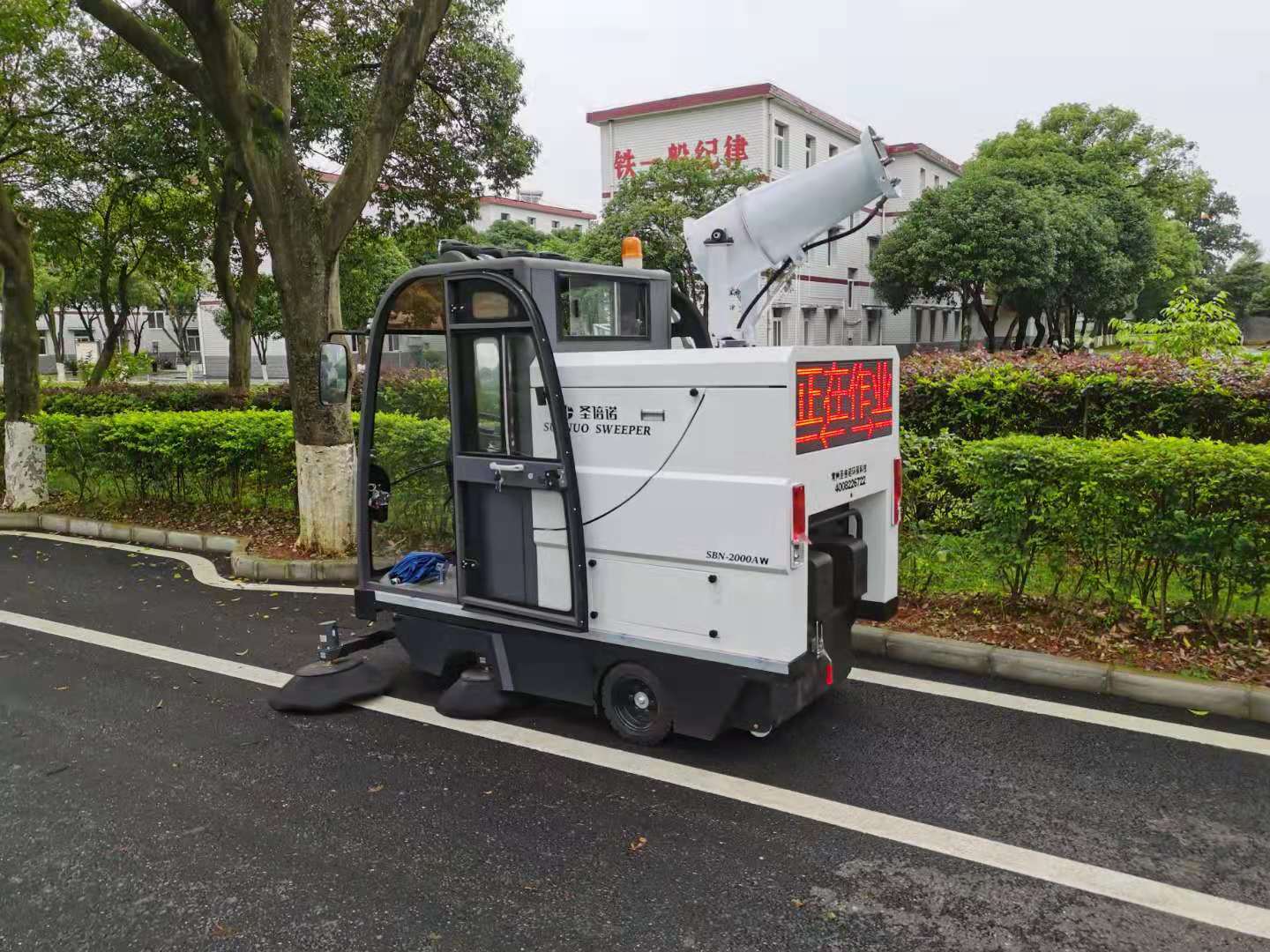 駕駛式掃地車的電池保養(yǎng)應(yīng)該注意什么呢？