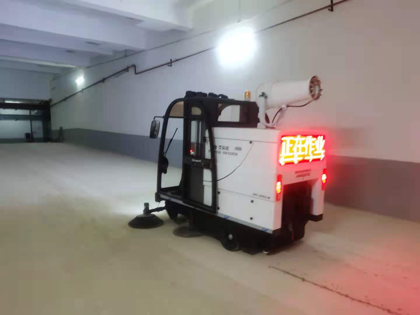 小型掃地車相對于大型掃地車有什么優勢