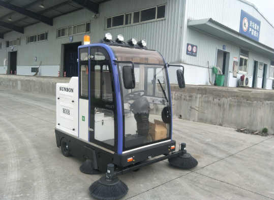 電動清掃車在園區保潔中的應用進行介紹