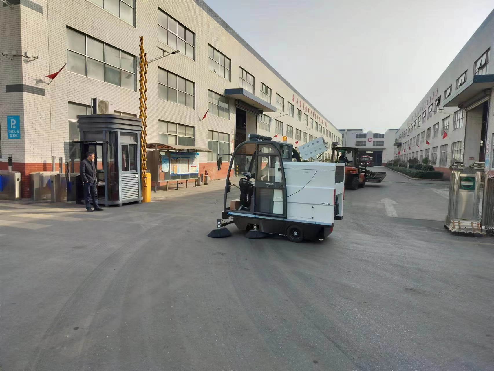 環(huán)保綠色出行趨勢(shì):小型掃地機(jī)廠家大揭秘 環(huán)保綠色出行趨勢(shì):小型掃地機(jī)廠家大揭秘