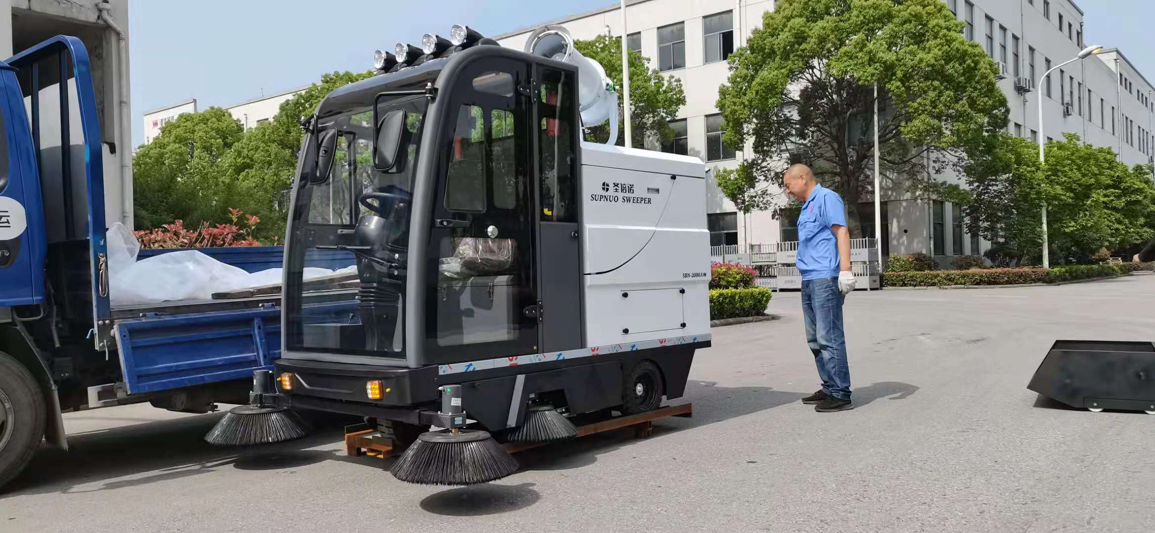 物業小區掃地車：提升保潔形象的重要工具