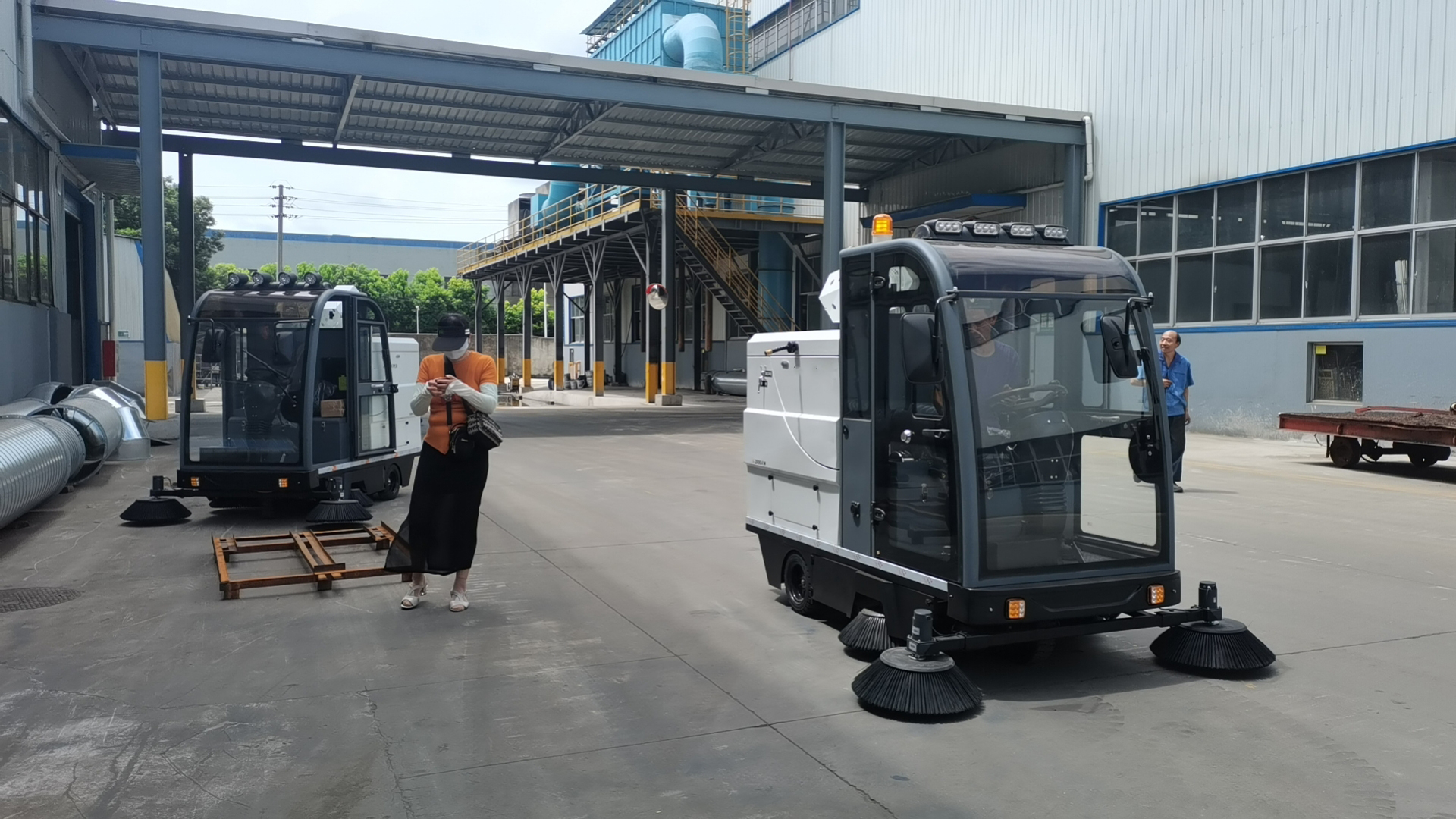 選擇物業(yè)小區(qū)最適合的環(huán)衛(wèi)掃地車,提高清潔效率! 選擇物業(yè)小區(qū)最適合的環(huán)衛(wèi)掃地車,提高清潔效率!