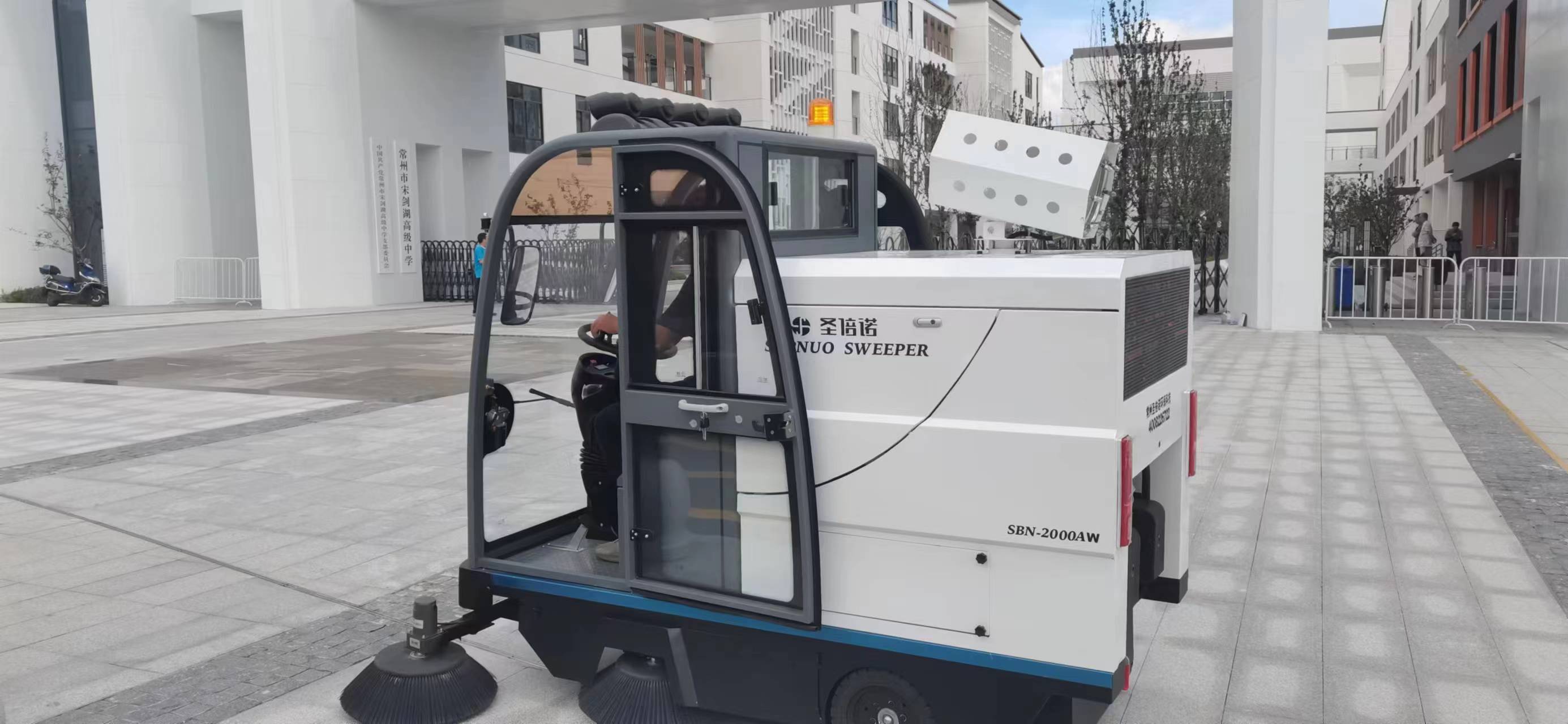 小區清潔無憂，電動掃地車解決招聘難題