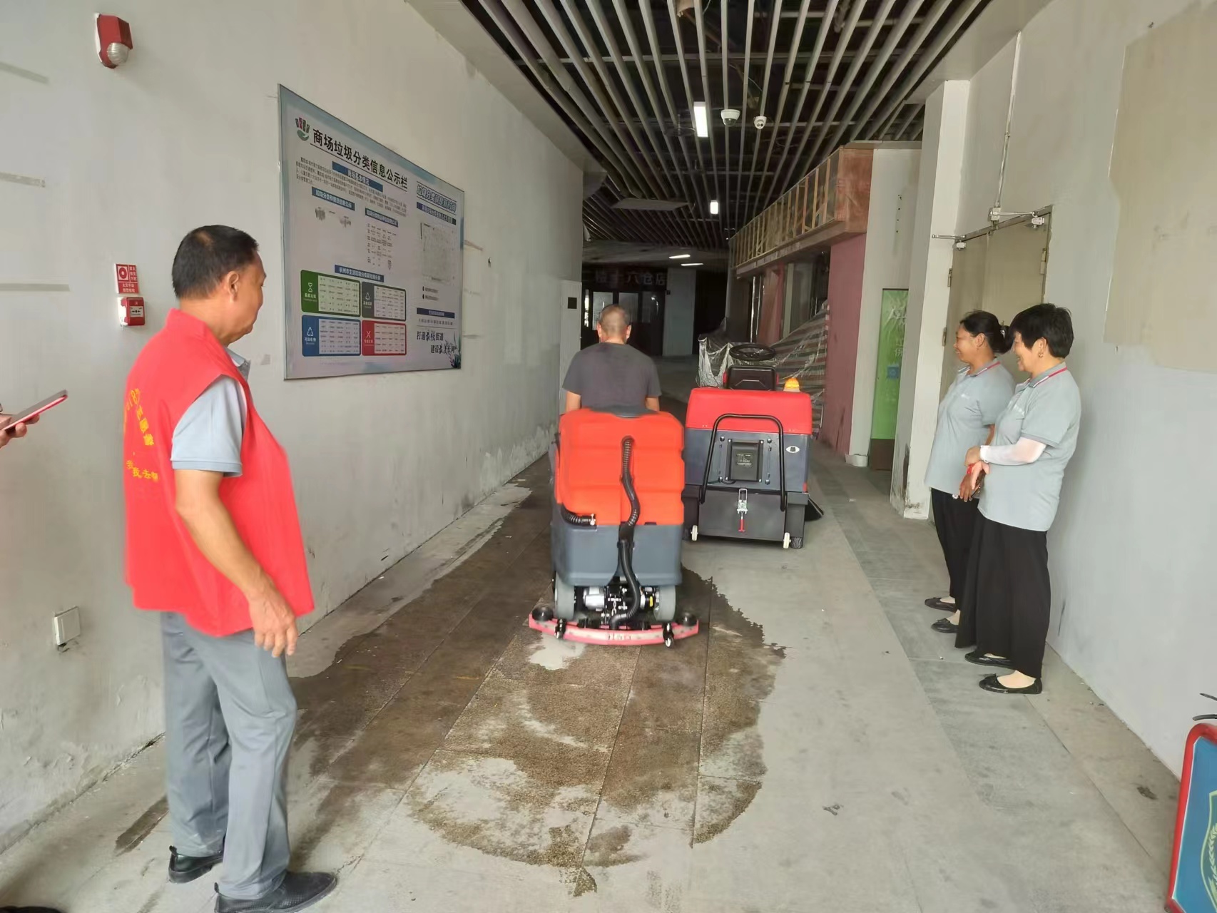 更耐用才是真好用,洗地機新標桿 更耐用才是真好用,洗地機新標桿