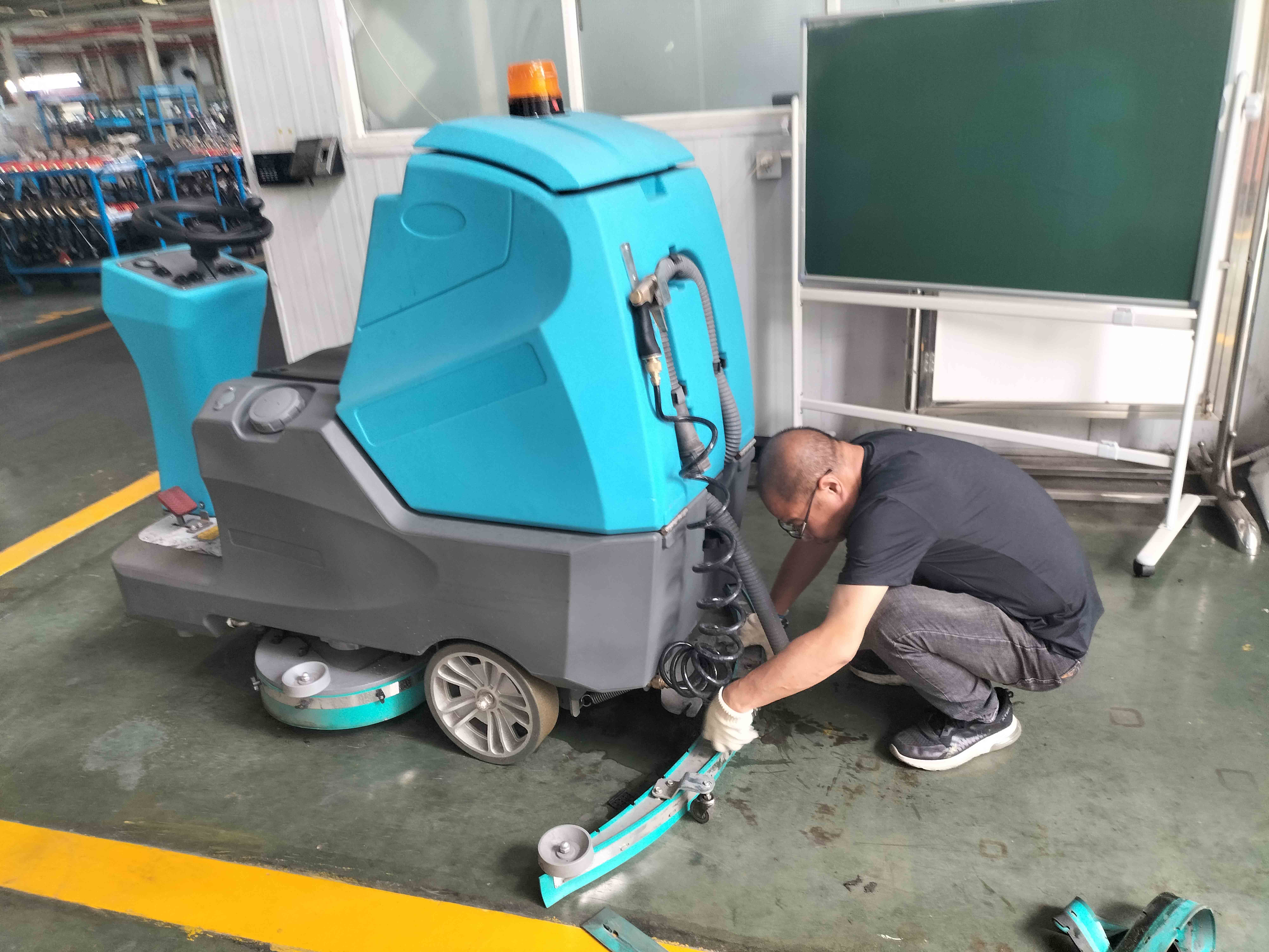 洗地機可自清潔 掃地機添上下水 清潔電器“新兩類”如何解放雙手? 洗地機可自清潔 掃地機添上下水 清潔電器“新兩類”如何解放雙手?