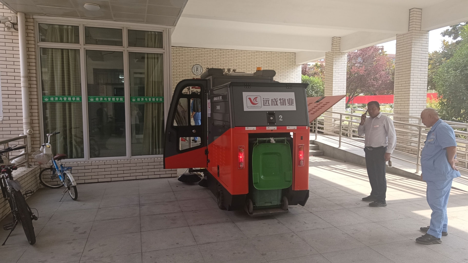 清掃車:城市衛生的“移動衛士” 清掃車:城市衛生的“移動衛士”