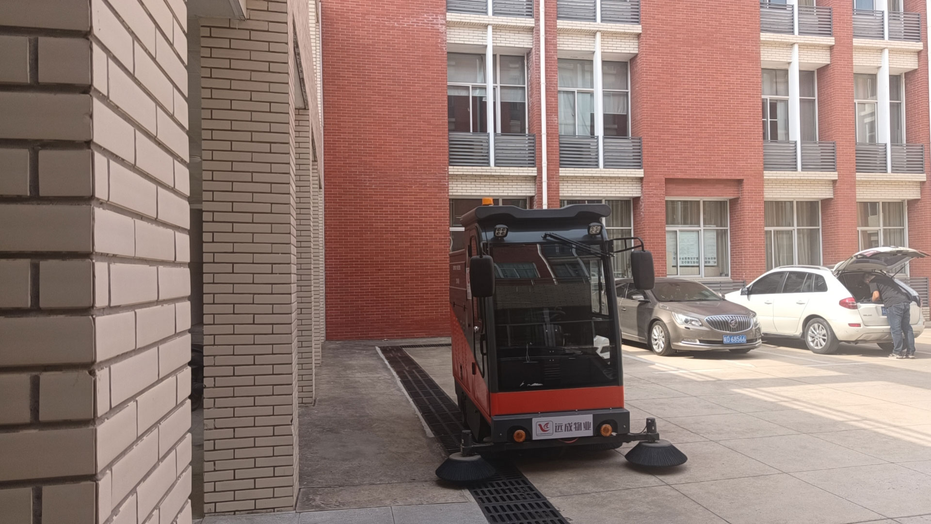 清掃車:城市衛生的“移動衛士” 清掃車:城市衛生的“移動衛士”