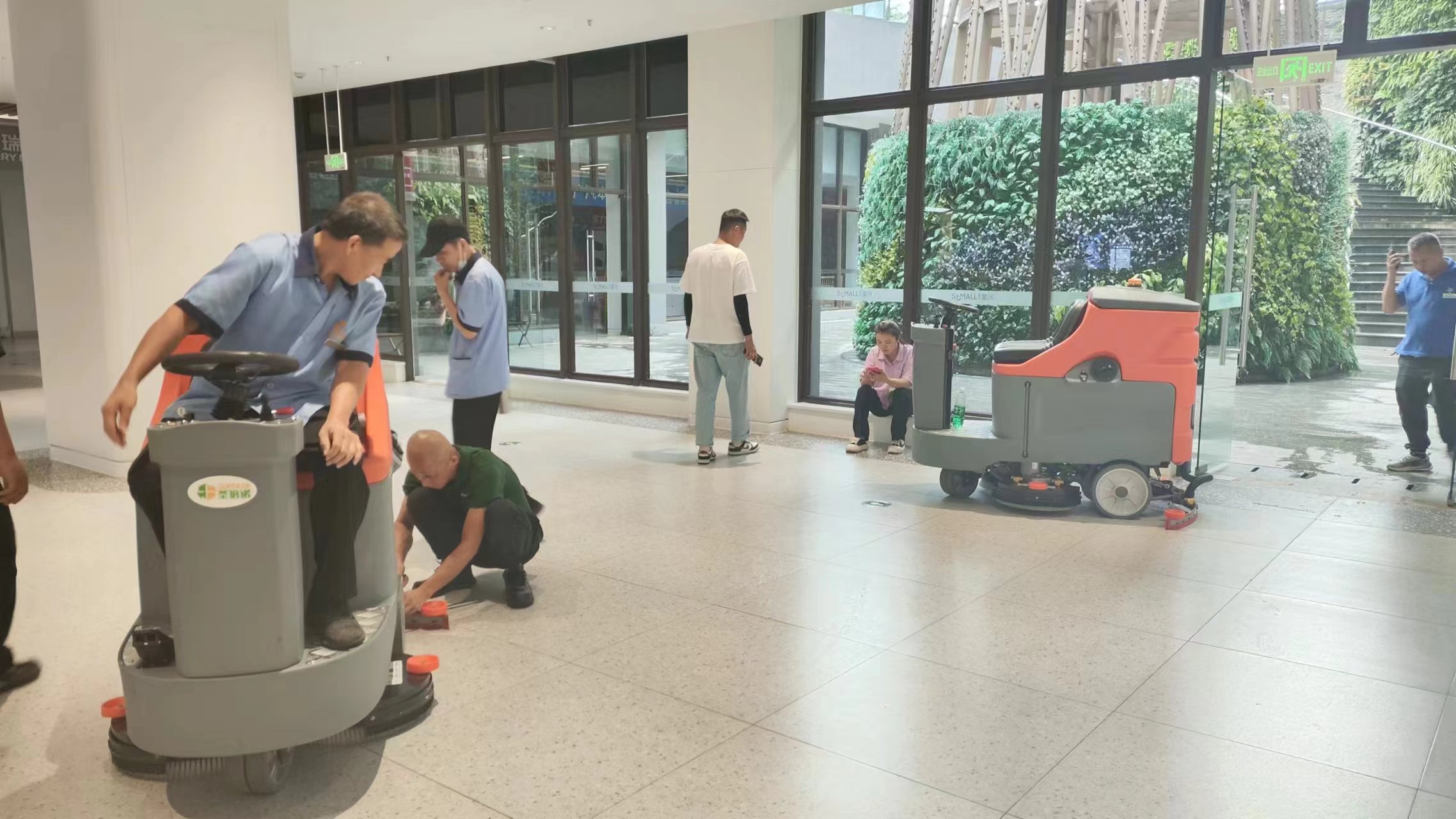 洗地機在工業中的應用：提升效率、保障安全的利器