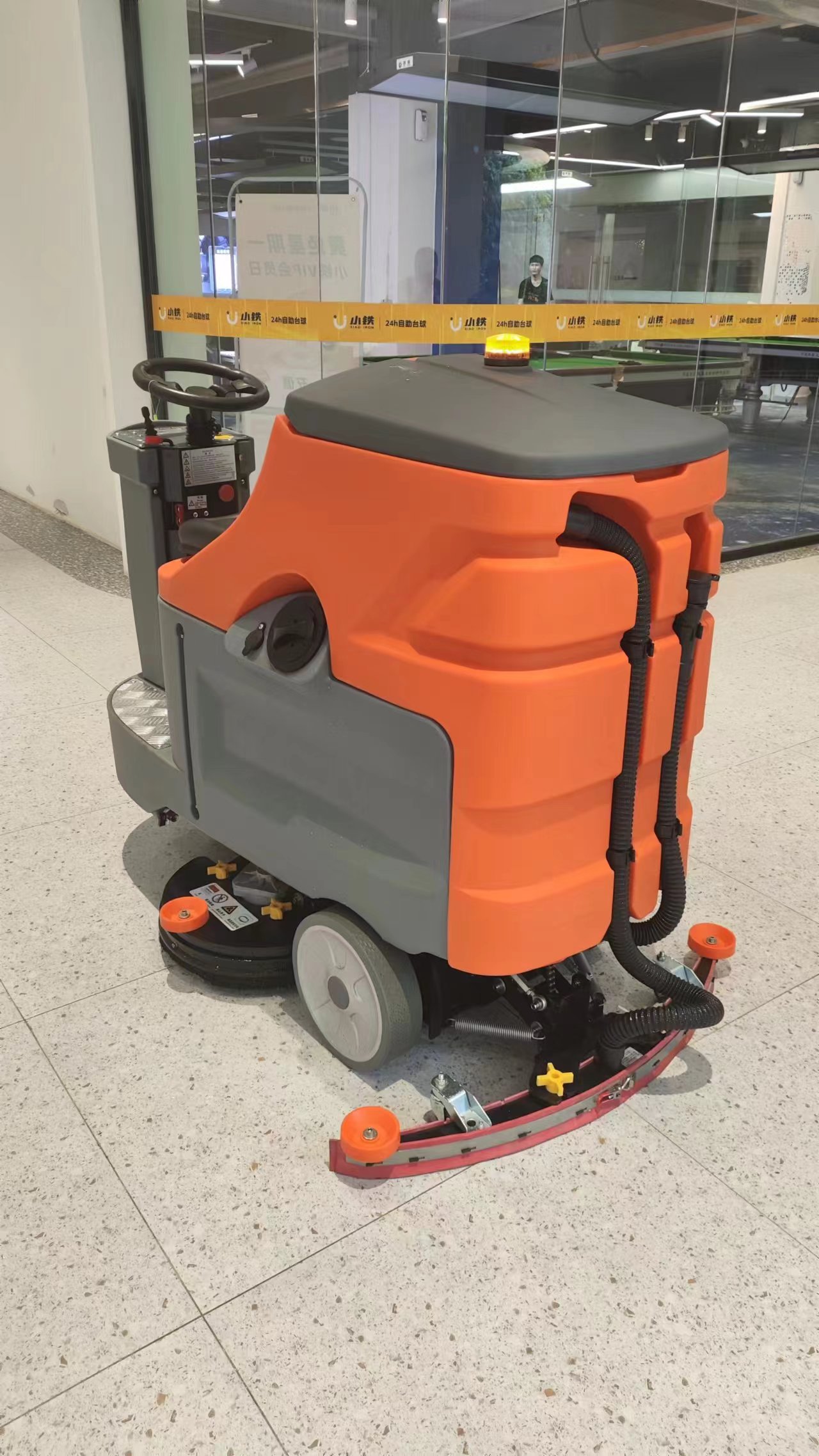 洗地機在工業中的應用：提升效率、保障安全的利器