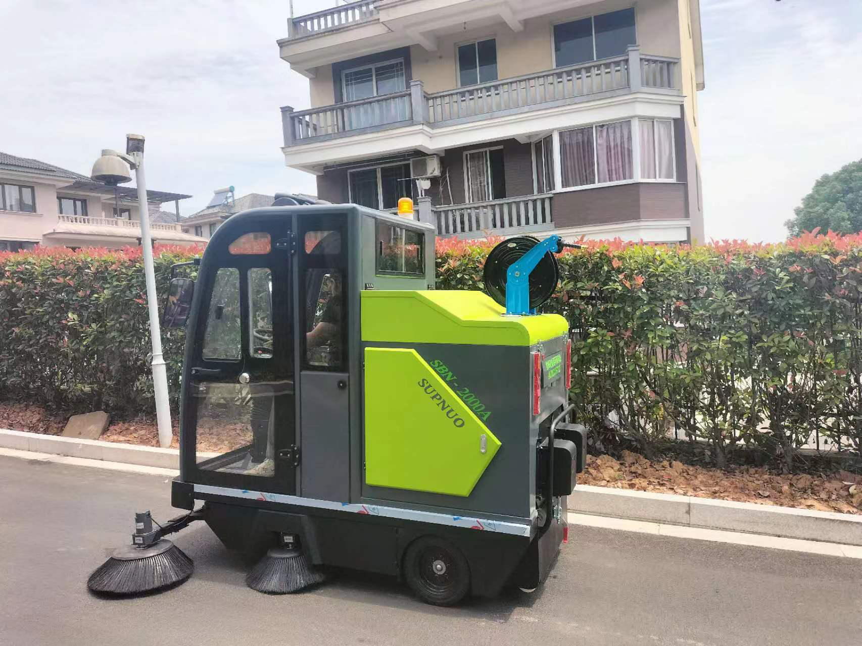 提升城市環境的&ldquo;清道夫&rdquo;：探秘公園清掃車的多重功能