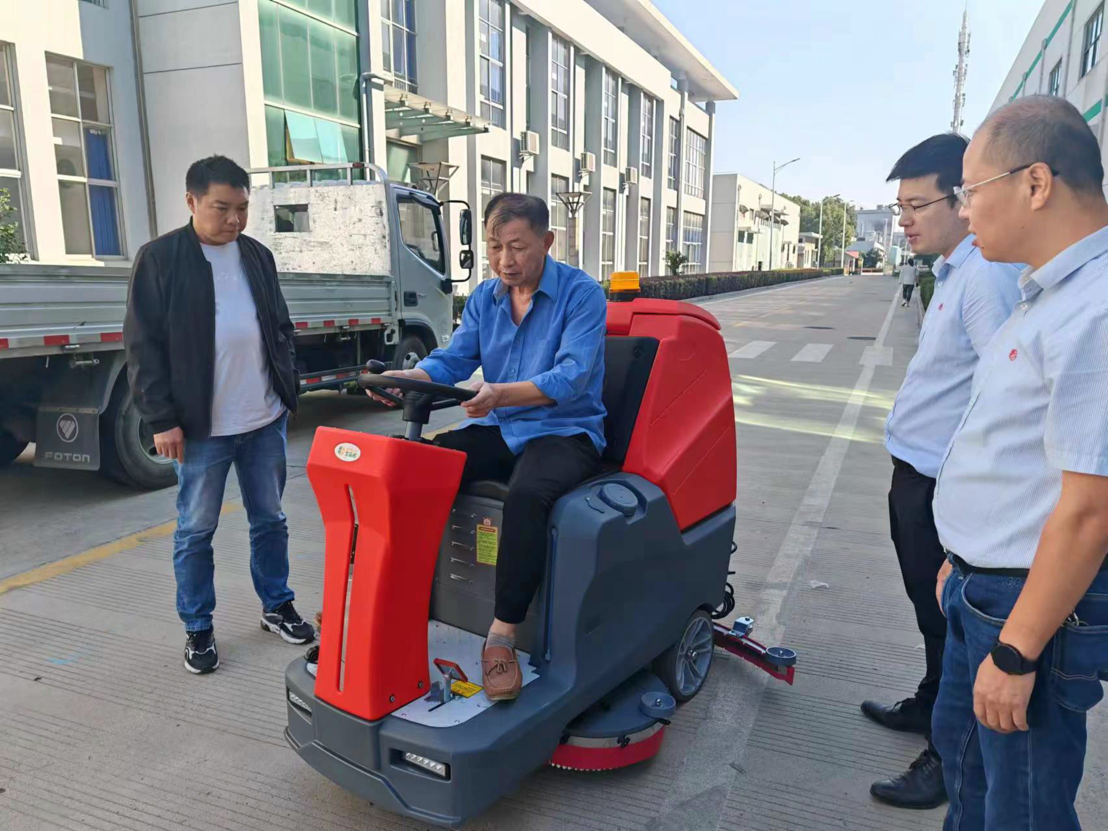 商業(yè)駕駛式洗地機(jī)的應(yīng)用場(chǎng)景及未來(lái)發(fā)展趨勢(shì)