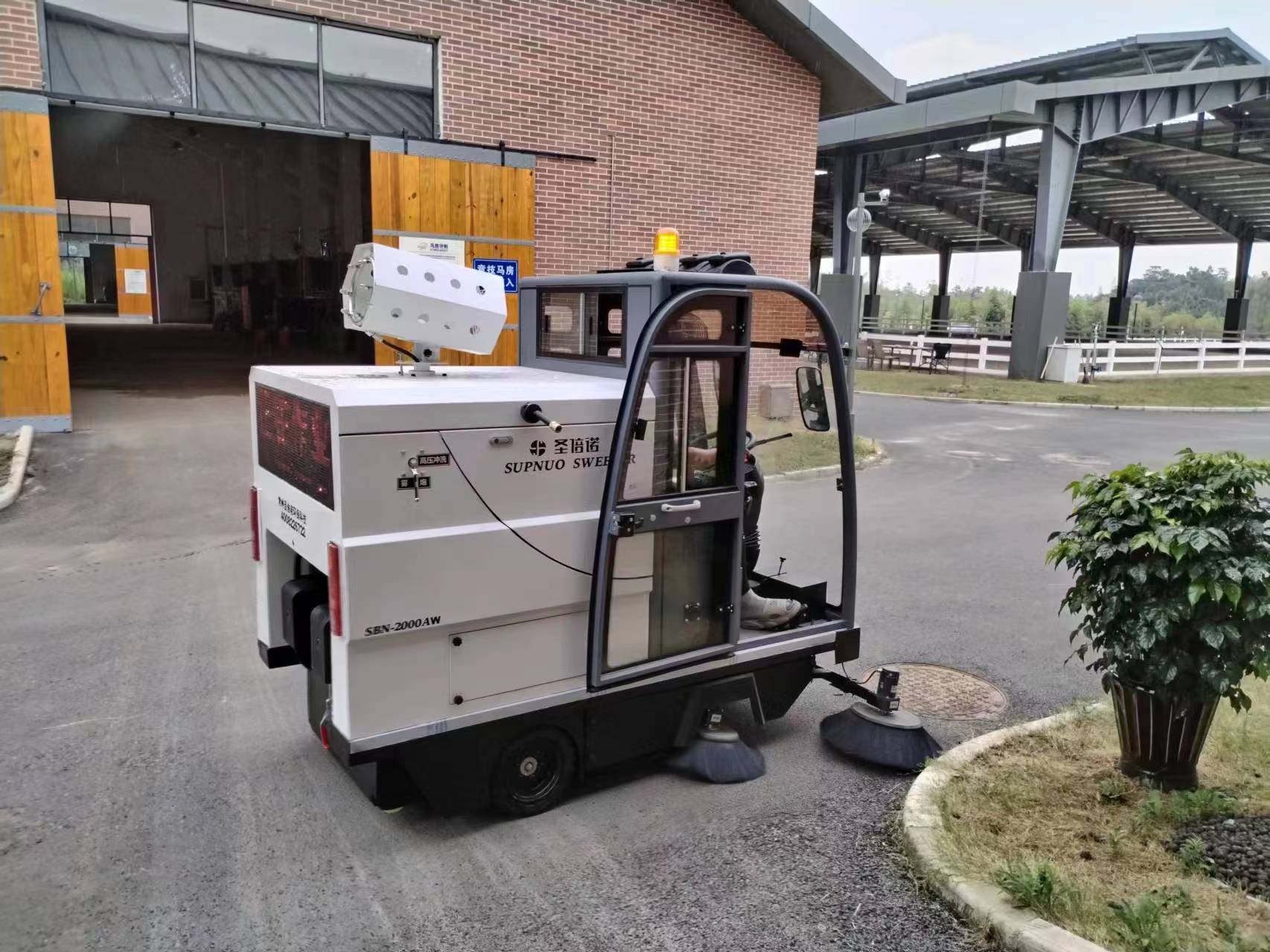 駕駛式掃地車:顛覆多個行業的清潔新力量 駕駛式掃地車:顛覆多個行業的清潔新力量