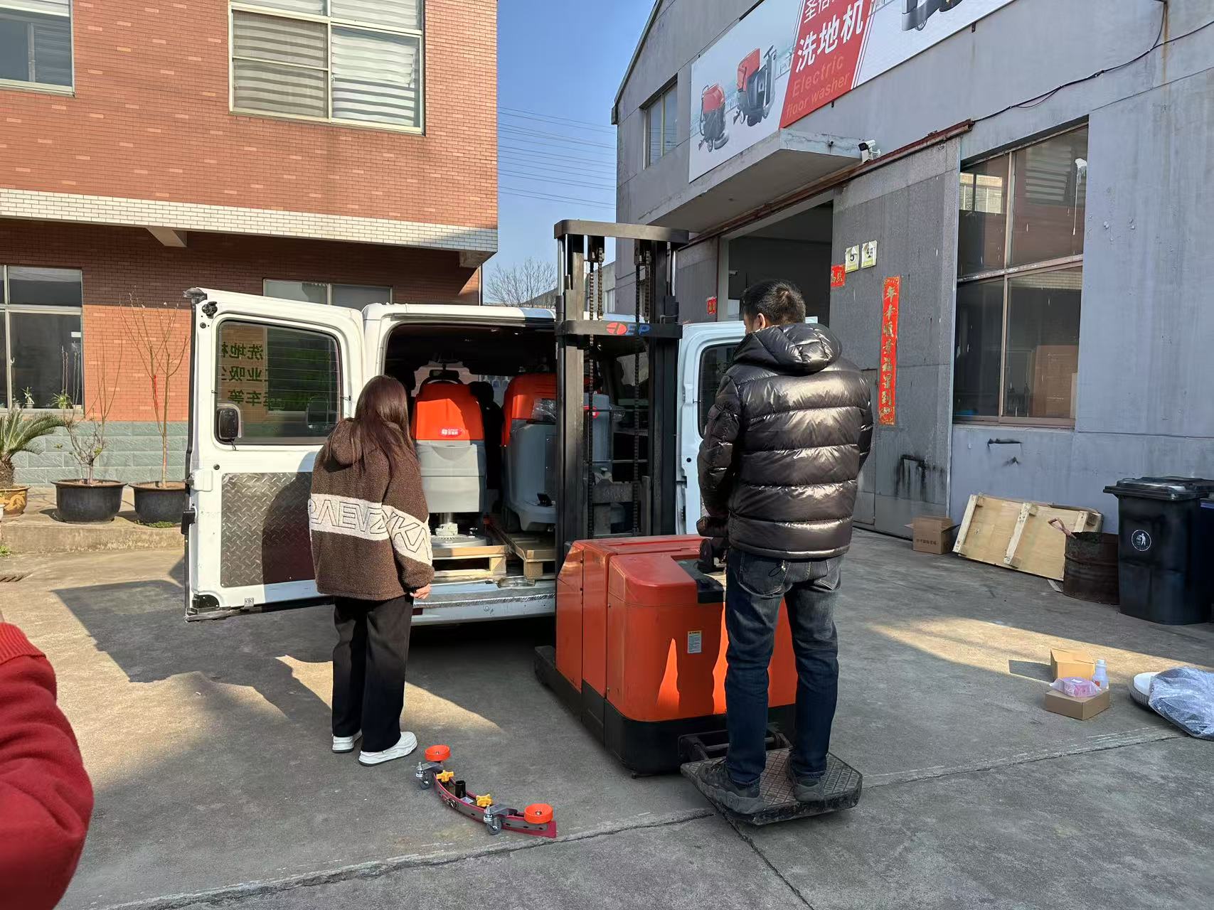 洗地機如何提升工廠清潔效率？