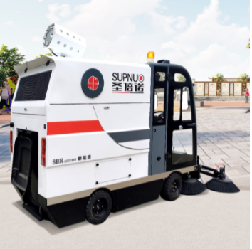 四輪電動清掃車